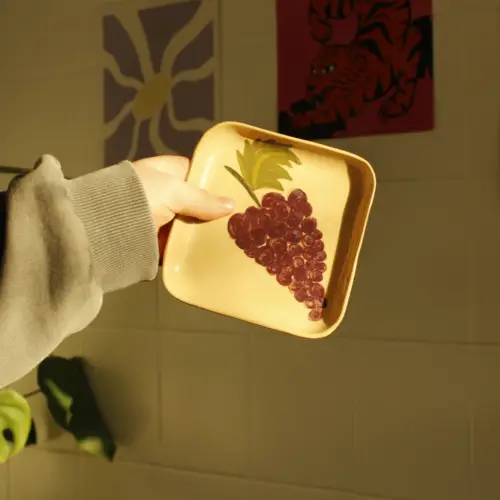 Square plate with grapes