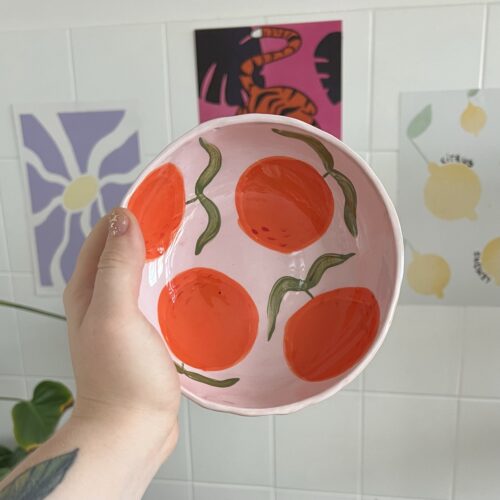 Bowl with oranges