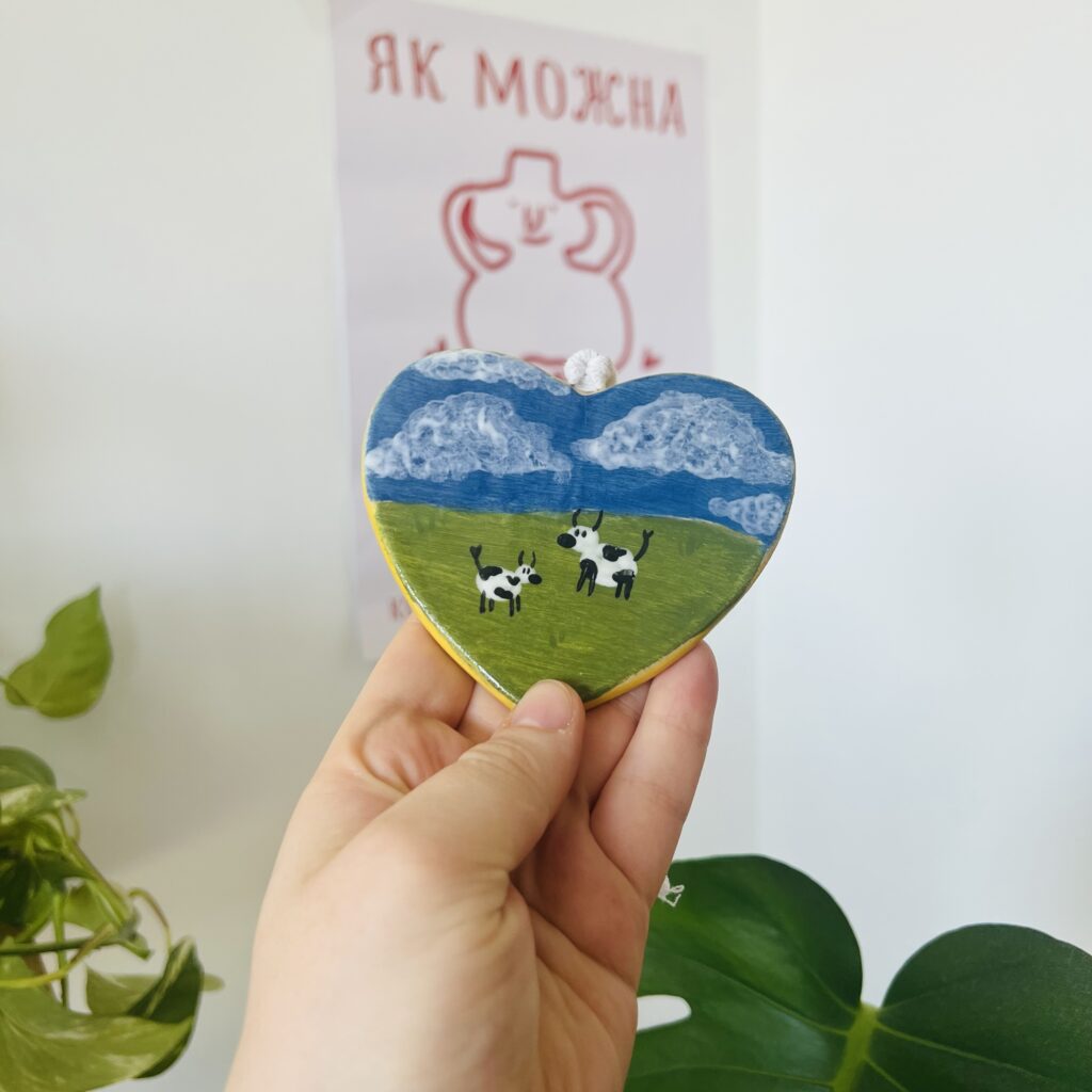 Handmade Heart-Shaped Ceramic Wall Decor with Hand-Painted Design - Small Wall Art - 10x8cm